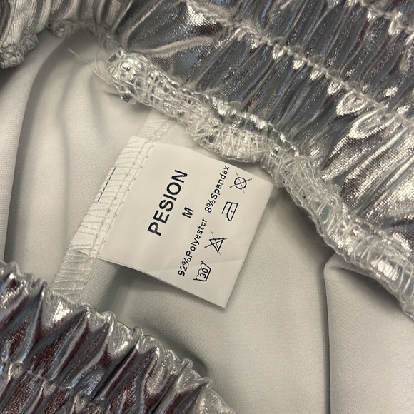 Silver elastic waist pull on shorts size medium - Picture 3 of 3